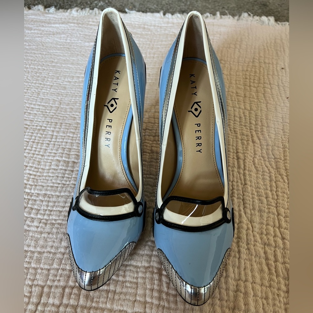Women’s Katy Perry size 9 car shoes